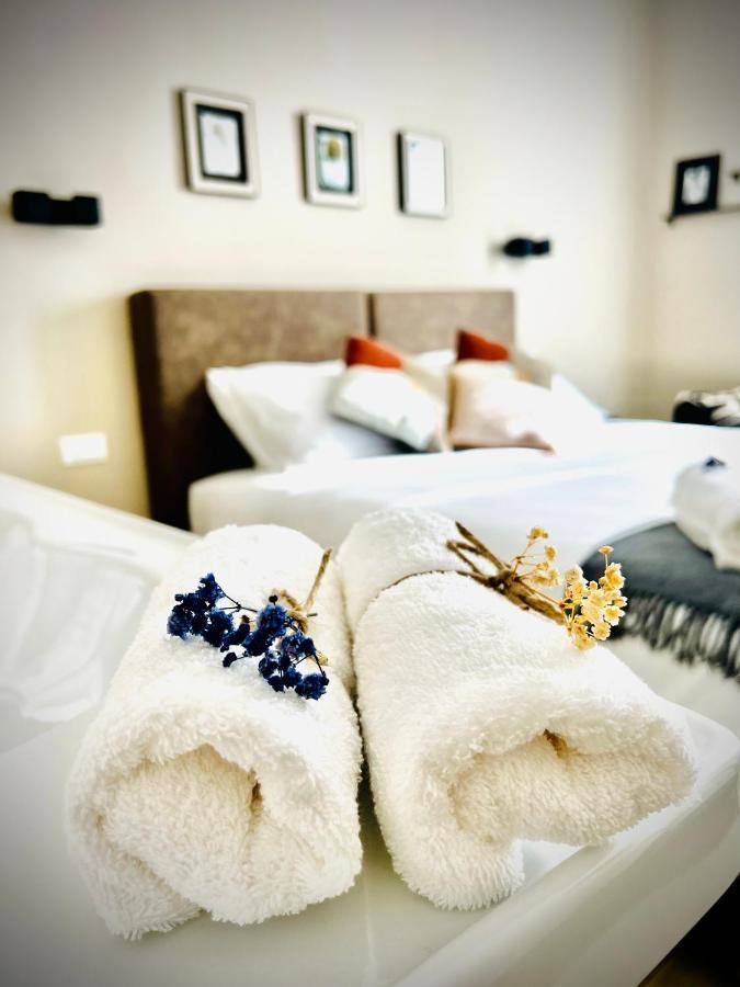 プラート Lucentum Bed & Breakfast エクステリア 写真