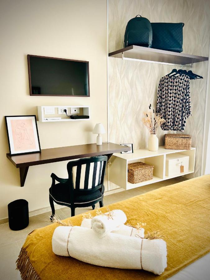 プラート Lucentum Bed & Breakfast エクステリア 写真