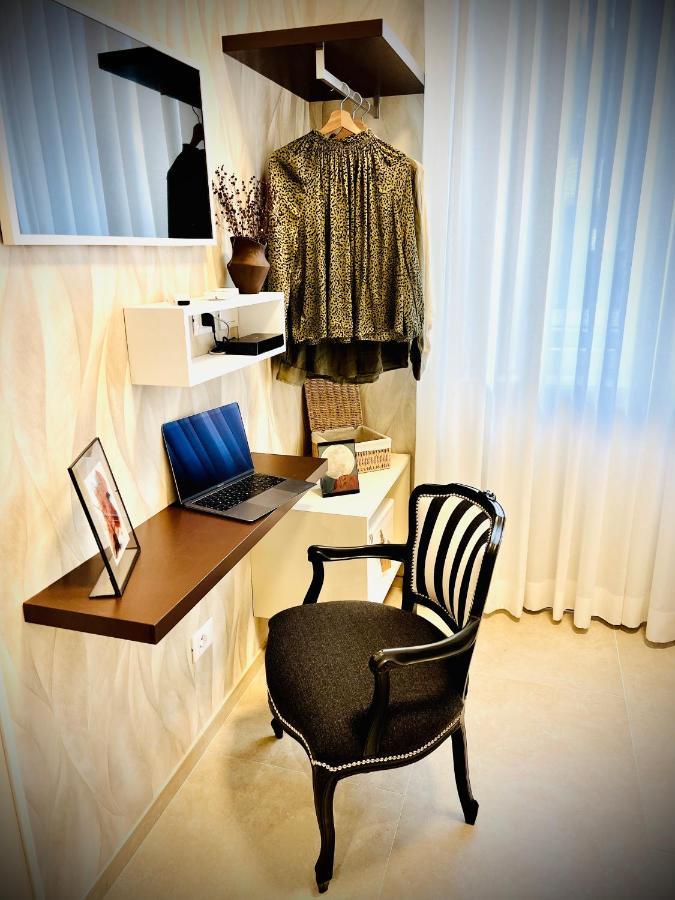 プラート Lucentum Bed & Breakfast エクステリア 写真